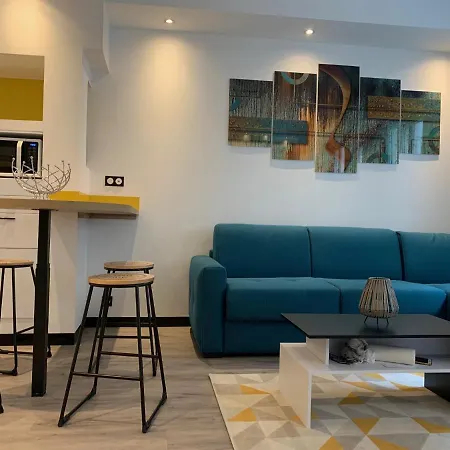 Dauphine Apartment *