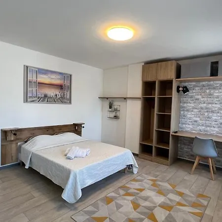 Dauphine Apartment *