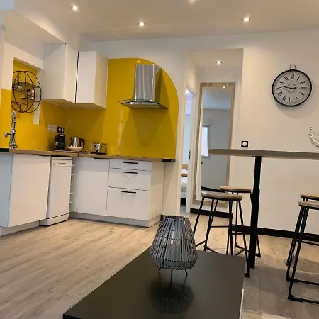 Dauphine Apartment *
